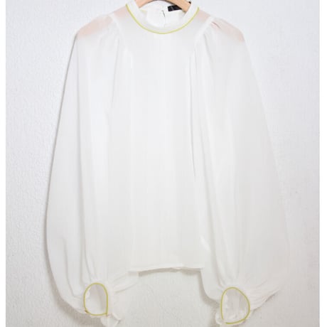 st-79W / white blouse