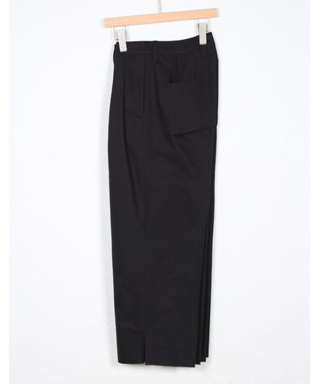 pt-34B / black wide pants