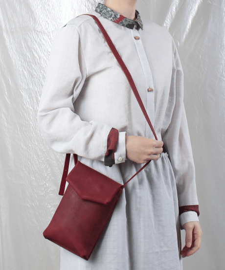 ac-21R7　　burgundy slim letter bag