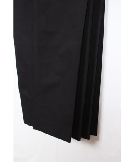 pt-34B / black wide pants