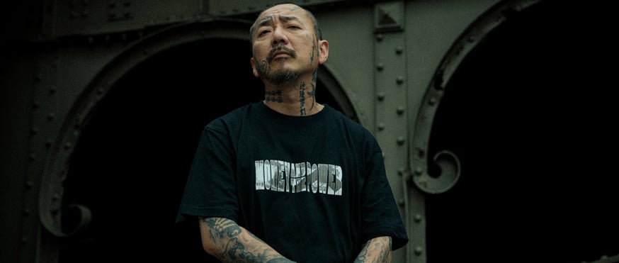 希少【 カマカージ 】✦ 惡亜餓鬼 × KMKZ ロンT 黒 黄色 刀 バール 希少【 カマカージ 】✦ 惡亜餓鬼 × KMKZ ロンT 黒 黄色 刀