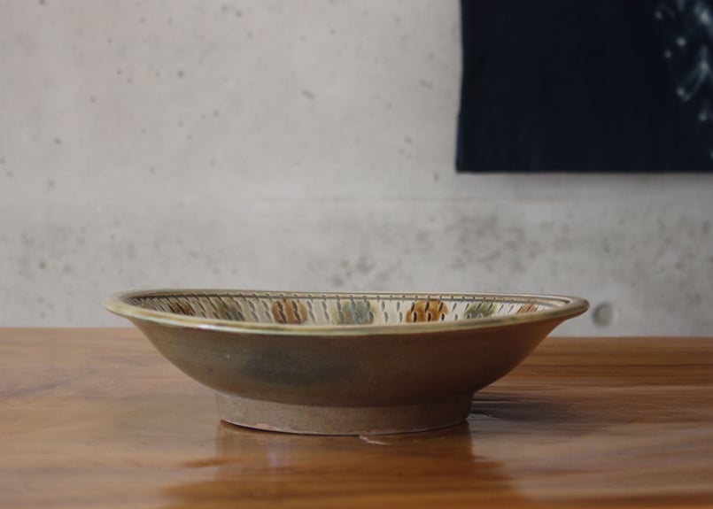 尺皿 飛びカンナ線彫り 点打ち 緑釉 飴釉 | tou cafe and gallery