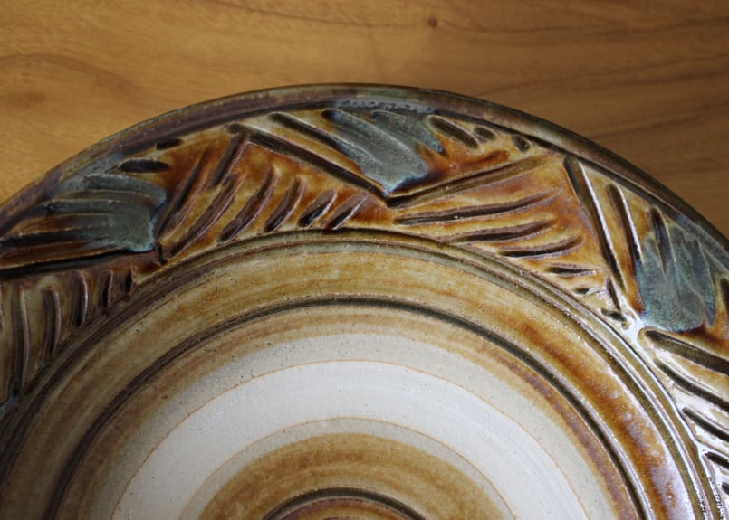 尺皿 線彫り 緑釉 飴釉 | tou cafe and gallery