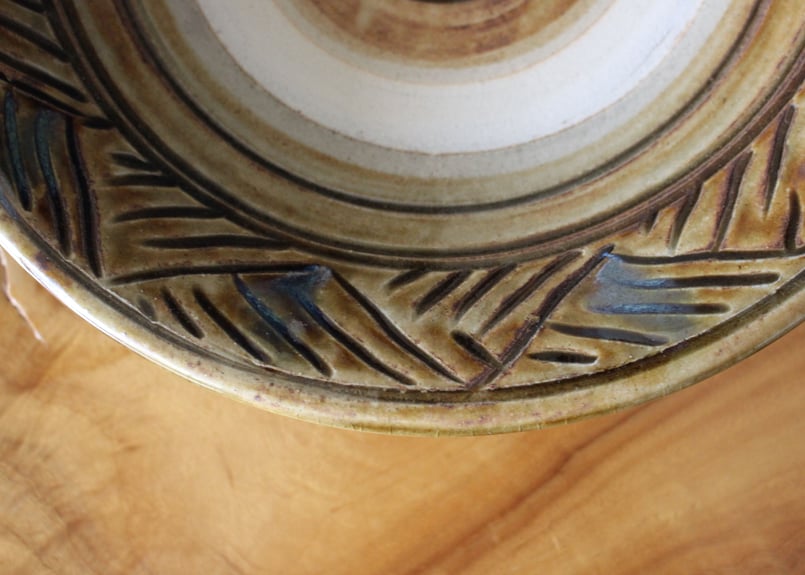 希少　飴釉 小皿 古美術 古道具 アンティーク　2点　茶色 模様入り　唐草 瀬戸飴釉 ふくら雀形小皿 | iichi 日々の暮らしを心地よくする