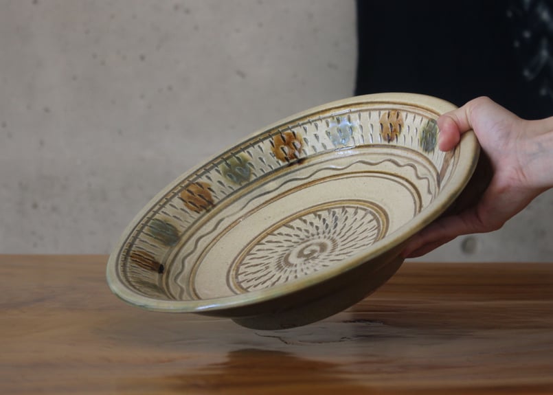 尺皿 飛びカンナ線彫り 点打ち 緑釉 飴釉 | tou cafe and gallery