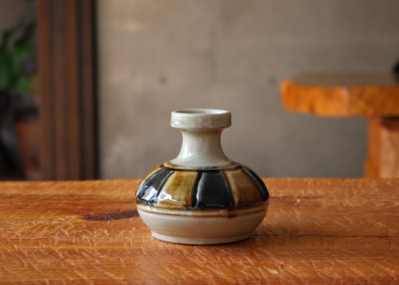 カラカラ 線彫り格子紋 呉須 飴釉 | tou cafe and gallery