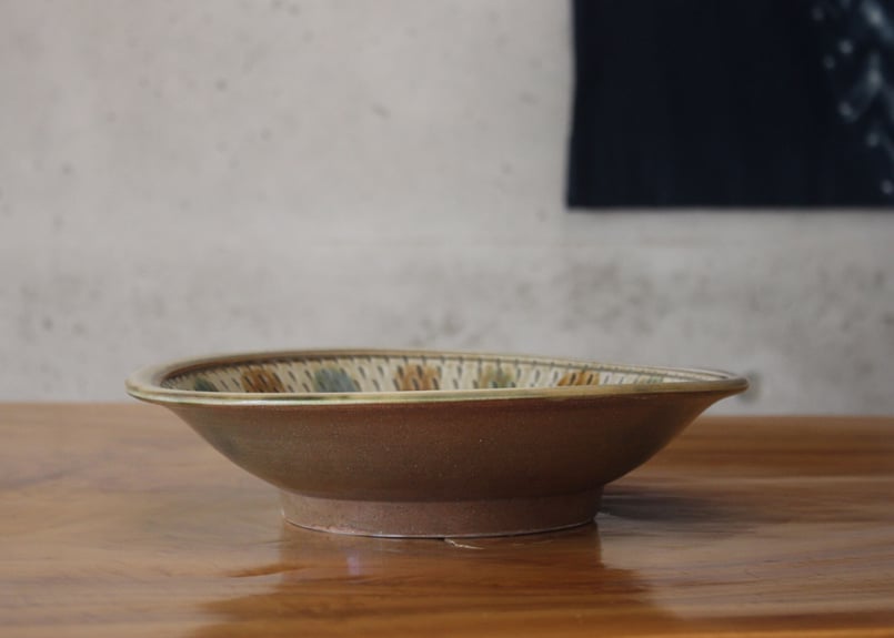 尺皿 飛びカンナ線彫り 点打ち 緑釉 飴釉 | tou cafe and gallery