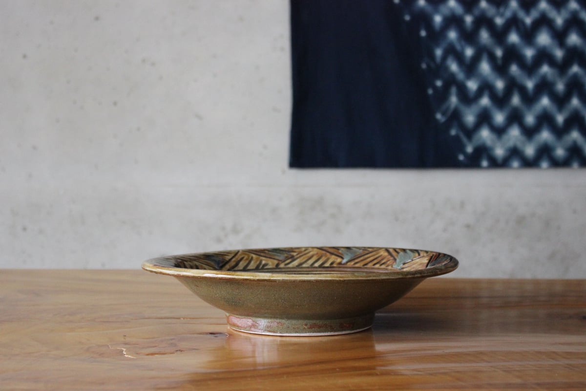 尺皿 線彫り 緑釉 飴釉 | tou cafe and gallery