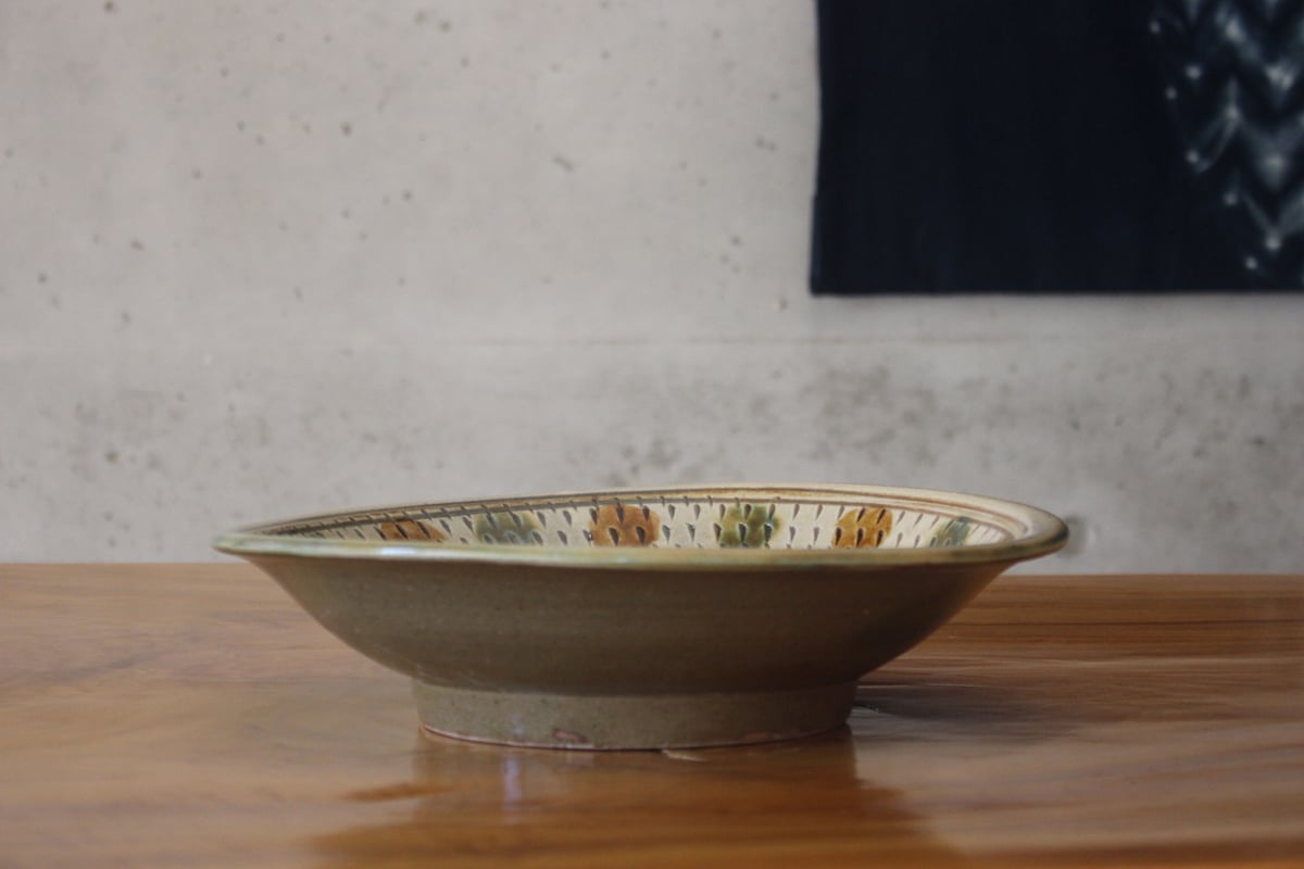 尺皿 飛びカンナ線彫り 点打ち 緑釉 飴釉 | tou cafe and gallery