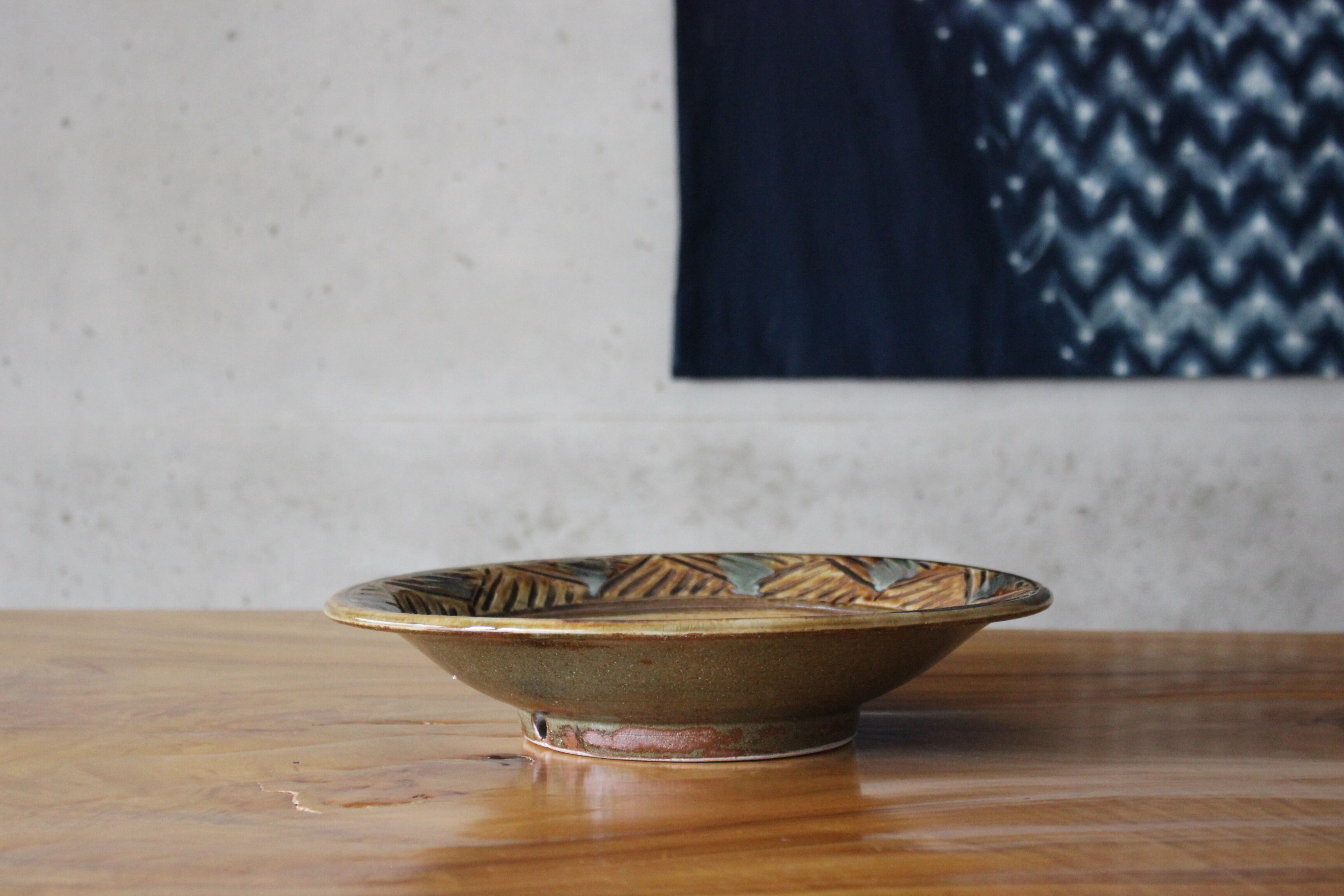 尺皿 線彫り 緑釉 飴釉 | tou cafe and gallery
