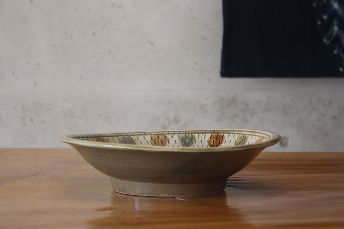 尺皿 飛びカンナ線彫り 点打ち 緑釉 飴釉 | tou cafe and gallery