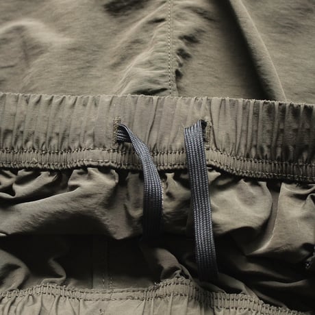 FROG NYLON EASY SHORTS（OLIVE)