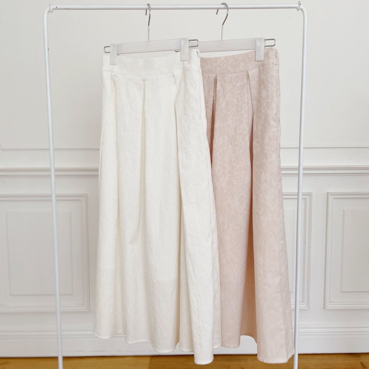 MADE' jacquard tuck flare skirt / white | ENEU