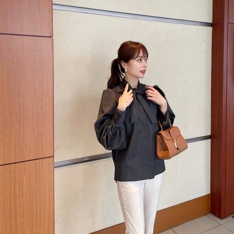 square ribbon puff blouse