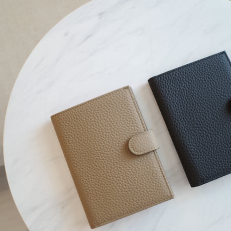 【10/8~再受注予約】 leather passport case