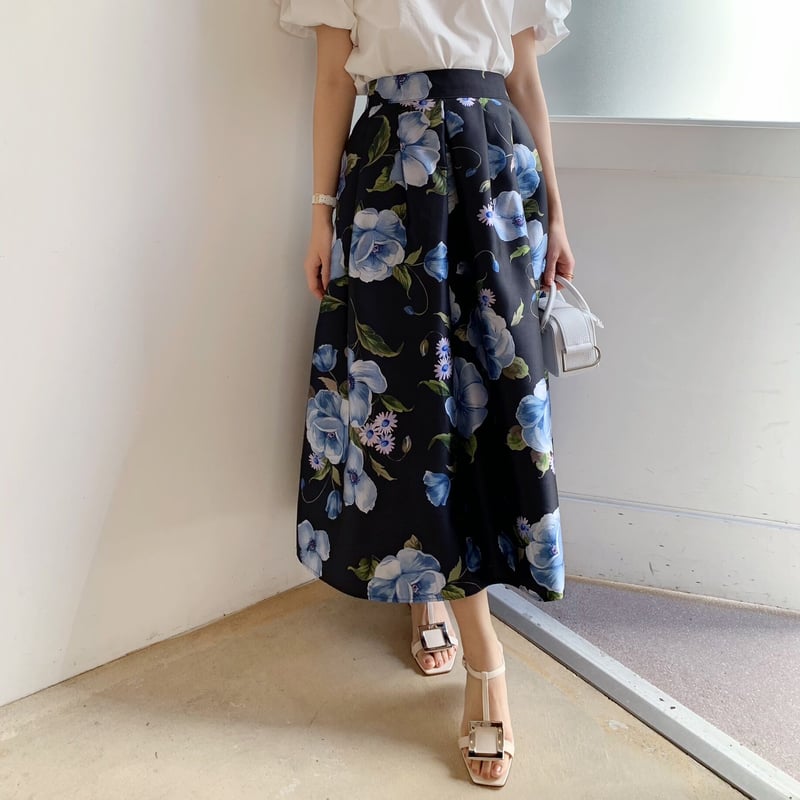 MADE' flower tuck skirt / navy | ENEU