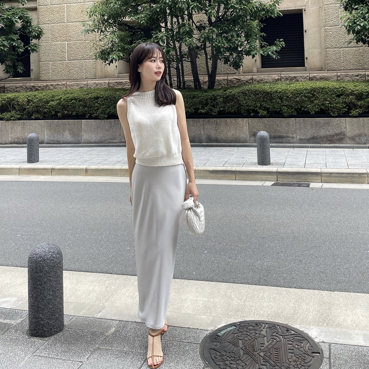 side slit satin skirt | ENEU