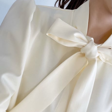 square ribbon puff blouse