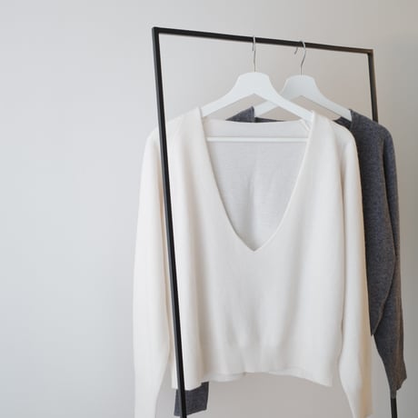 【10/15~再受注予約】deep v neck wool knit