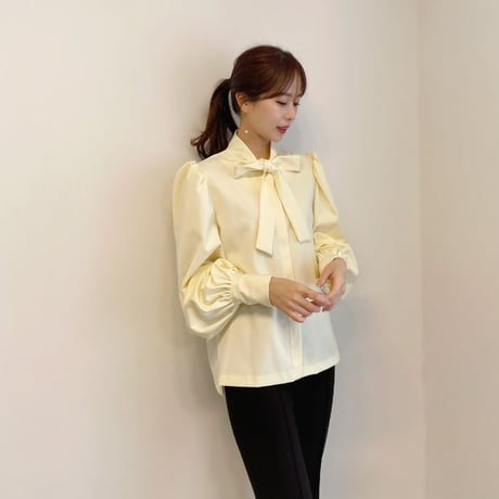 square ribbon puff blouse