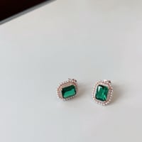 square stone mini pearl pierce