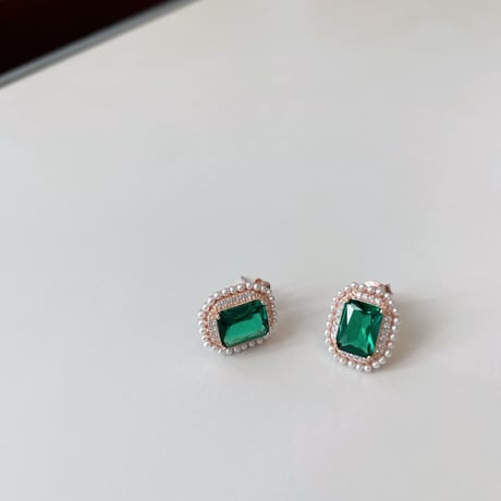 square stone mini pearl pierce