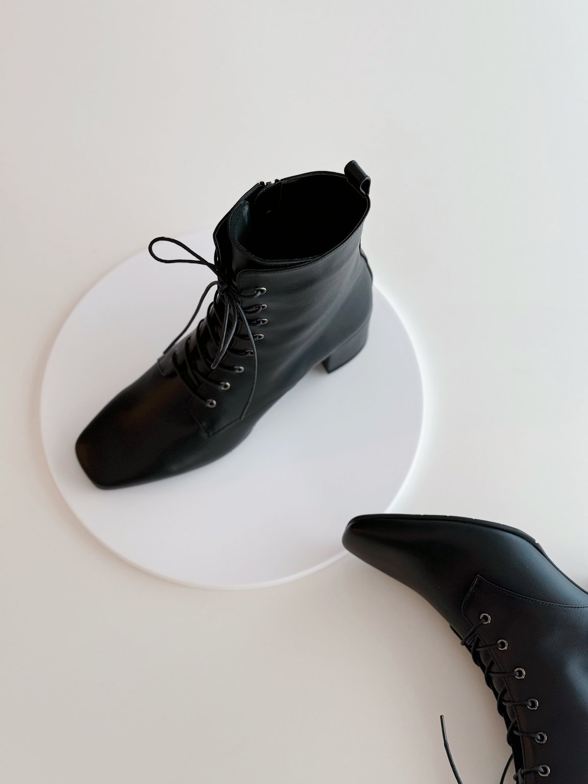 lace up square short boots | ENEU