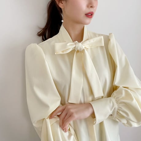 square ribbon puff blouse