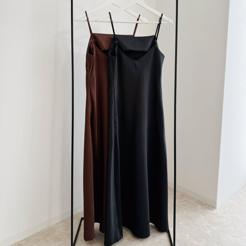 Satin Gather Camisole One-piece ブラック Satin Cami in Tank Tops | Vince