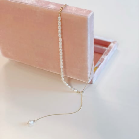balance pearl necklace