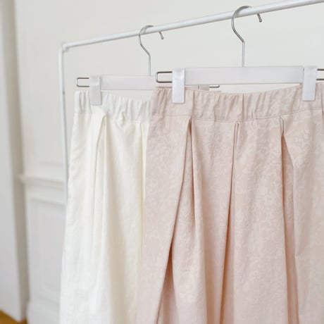 MADE’ jacquard tuck flare skirt / white