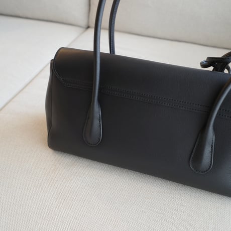 【5/25再入荷】arch shoulder leather bag