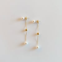 pearl × ball chain pierce