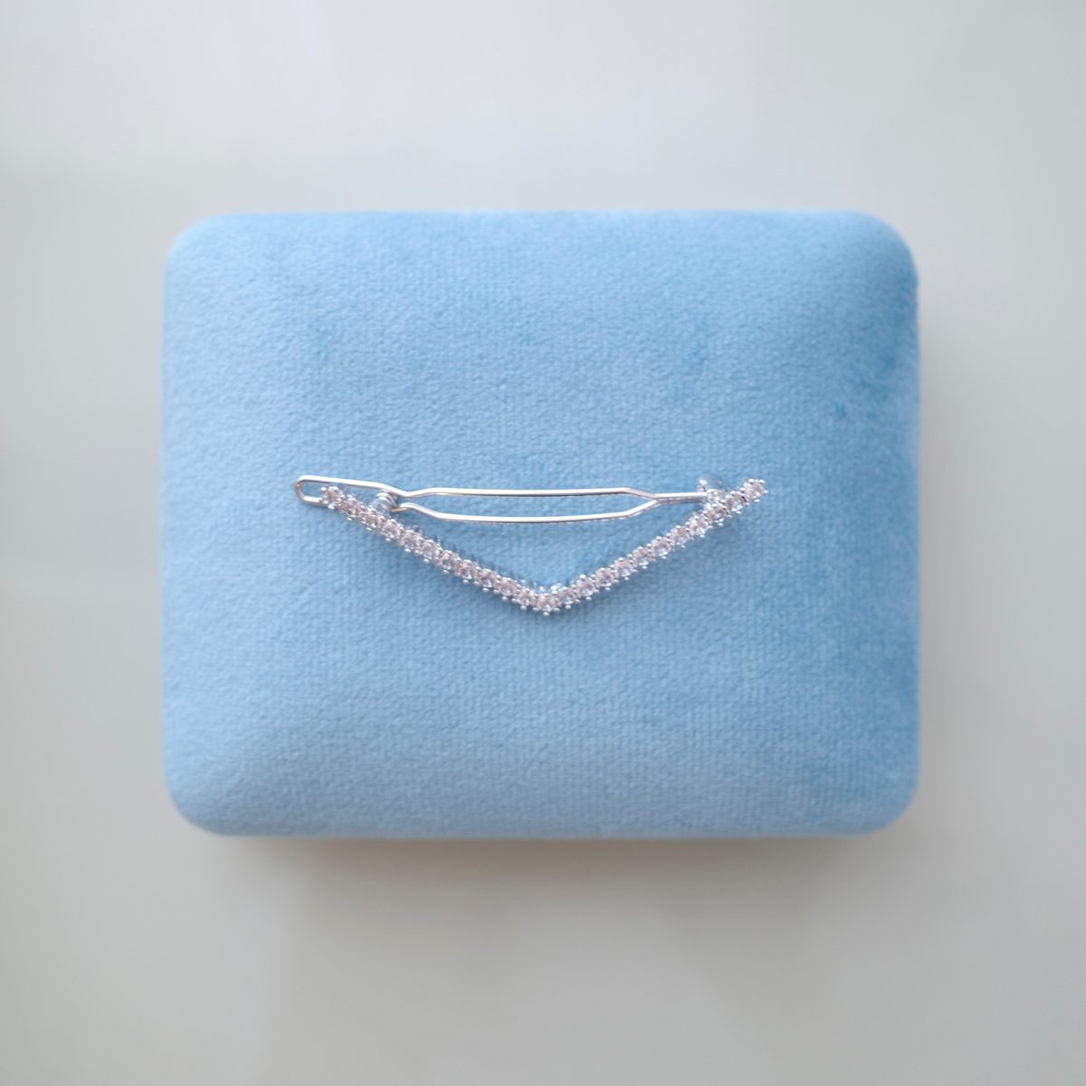 V bijou hair pin | ENEU