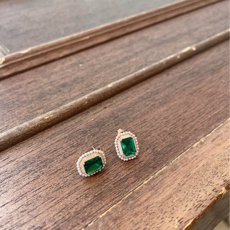square stone mini pearl pierce