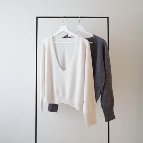 【10/15~再受注予約】deep v neck wool knit