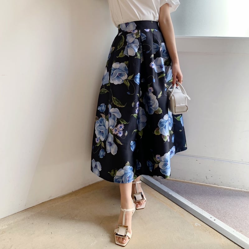 MADE' flower tuck skirt / navy | ENEU
