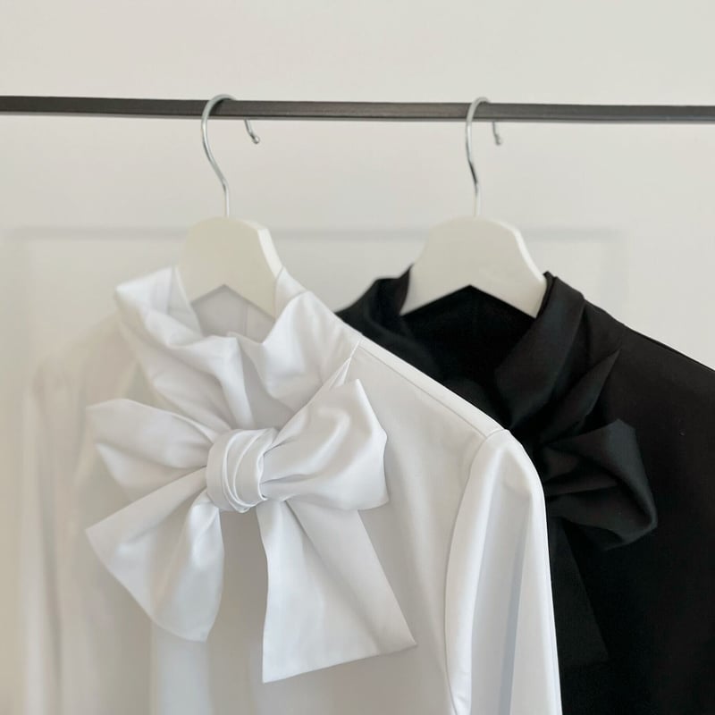 【新品未使用・タグ付】Bow-Tie Twill Blouse side bowtie blouse | ENEU