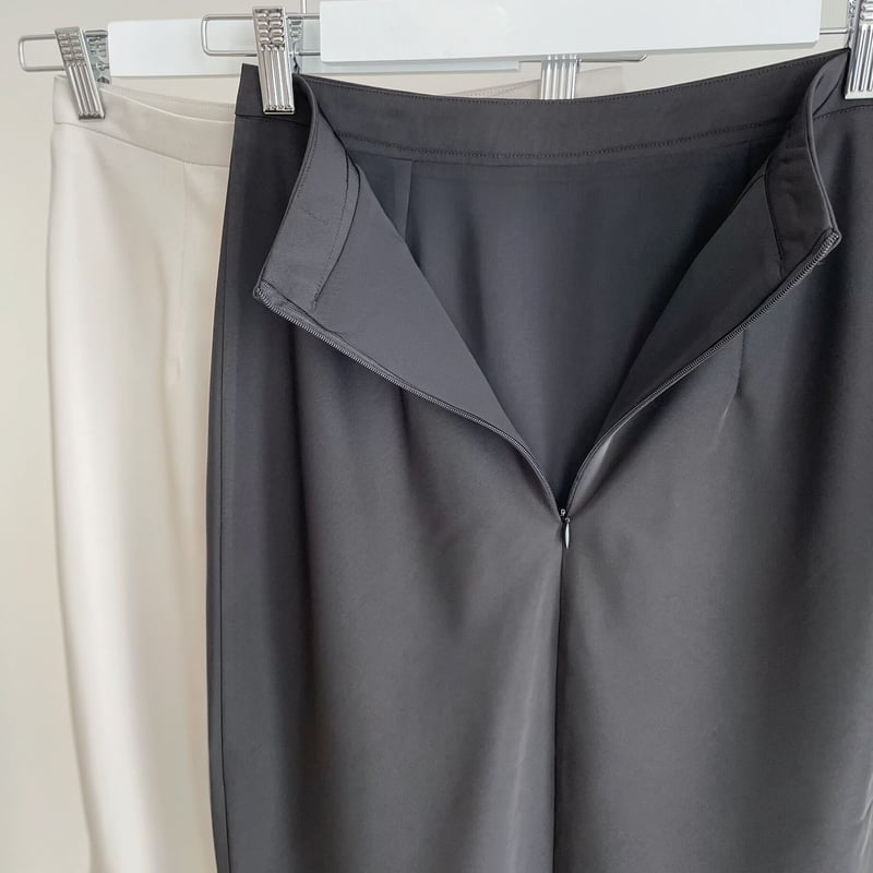 side slit satin skirt | ENEU