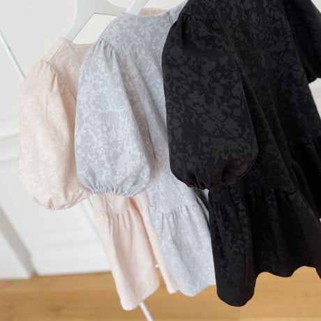 【7/23再入荷】MADE’ jacquard peplum blouse / ice blue