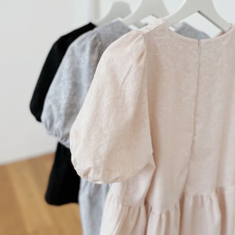 【7/23再入荷】MADE’ jacquard peplum blouse / ice blue