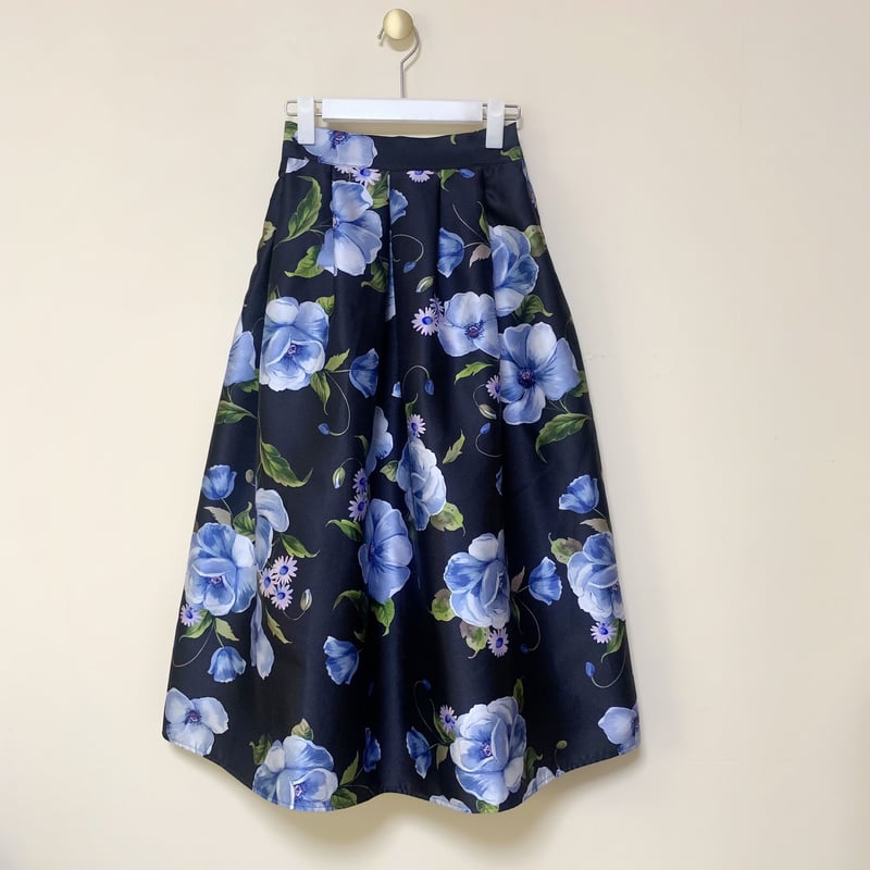MADE' flower tuck skirt / navy | ENEU