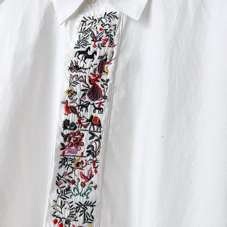 90's Euro Benetton Embroidery Animal & Botanical Design Shirt (made in Italy)