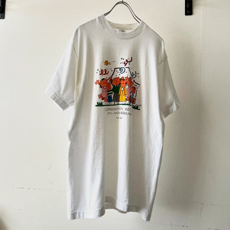 90's Fruits of the loom Print Tee (made in USA)