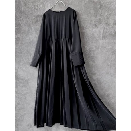 Black Color Pleats Long Dress