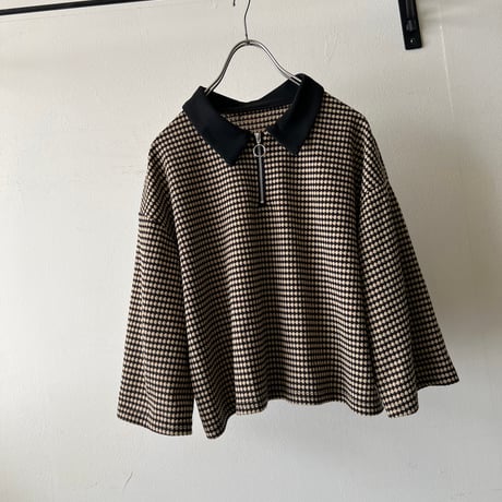 Dot Pattern Half Zip Short Knit