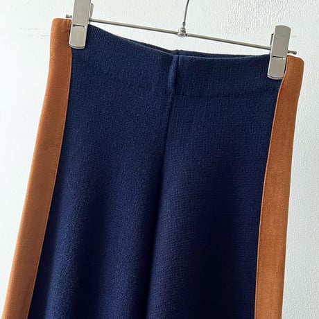 Juemi Fake Suede Line Knit Flare Pants