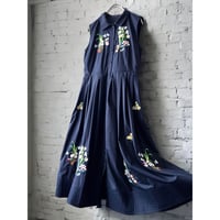 Embroidery Flower Design No Sleeve Long Dress