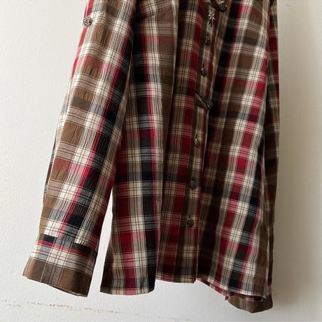 Euro Vintage Embroidery Designシャツ
