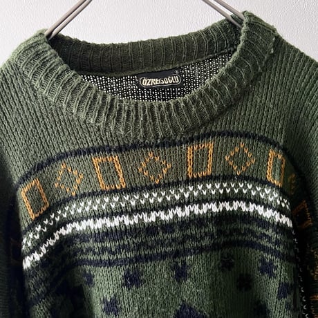 90's Embroidery Design Knit Sweater